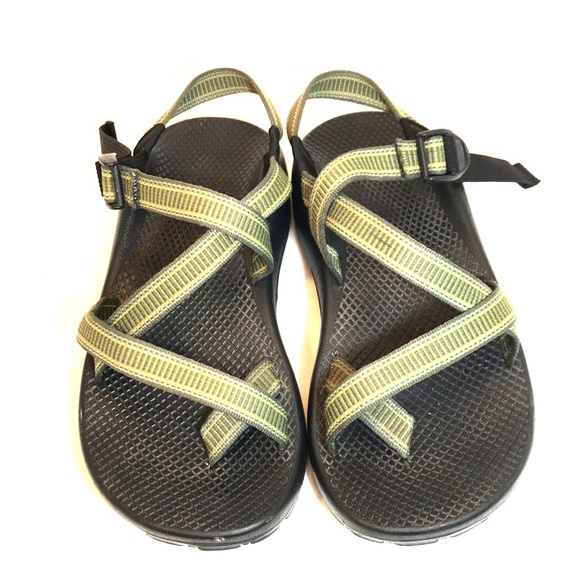 hiking sandals with toe loop